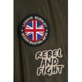 Naszywka z flagą wielkiej brytanii i nadrukiem na kurtce bomberce KSW london zielonej Naszywka z flagą wielkiej brytanii i nadrukiem na kurtce bomberce KSW london zielonej