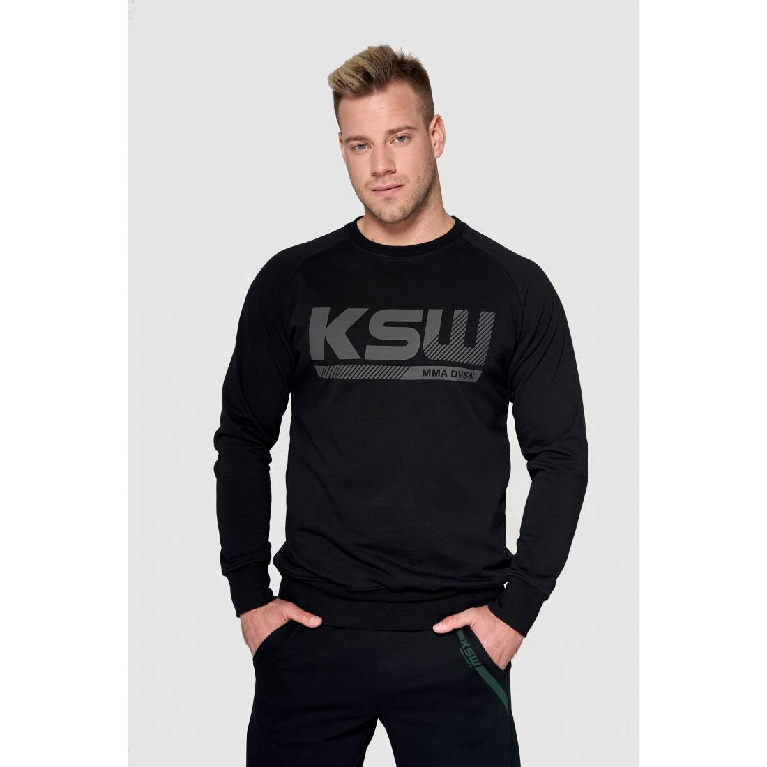 Bluza bez kaptura KSW BLACKEST BLACK czarna nierozpinana z nadrukiem Bluza bez kaptura KSW BLACKEST BLACK czarna nierozpinana z nadrukiem