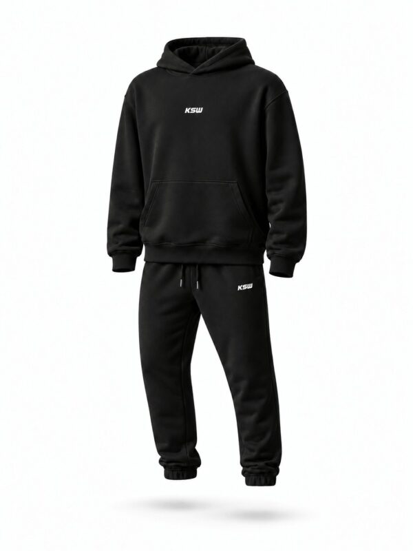 Czarny dres KSW na białym tle Dres KSW Classic Black – czarny komplet z haftowanym logo